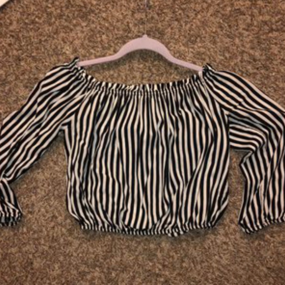 BRANDY MELVILLE CROP TOP